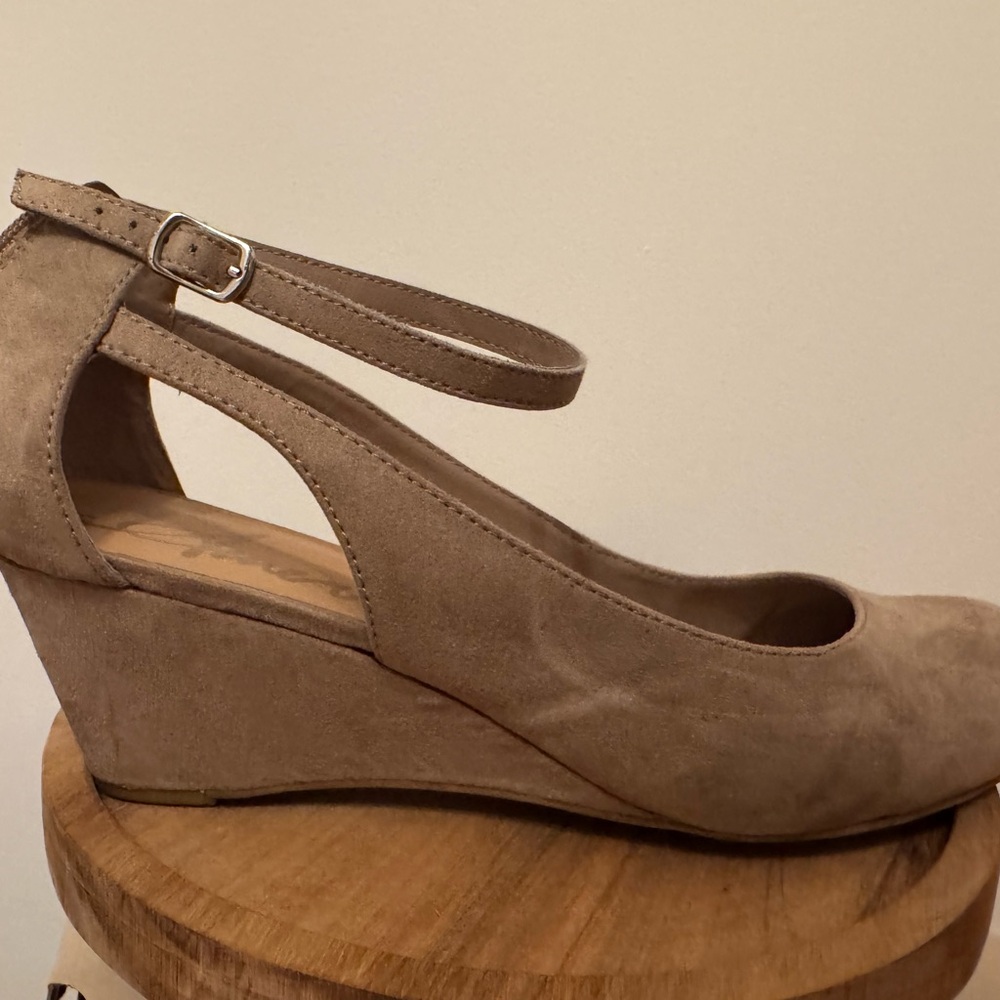 American Eagle Outfitters Tan Wedge Shoes